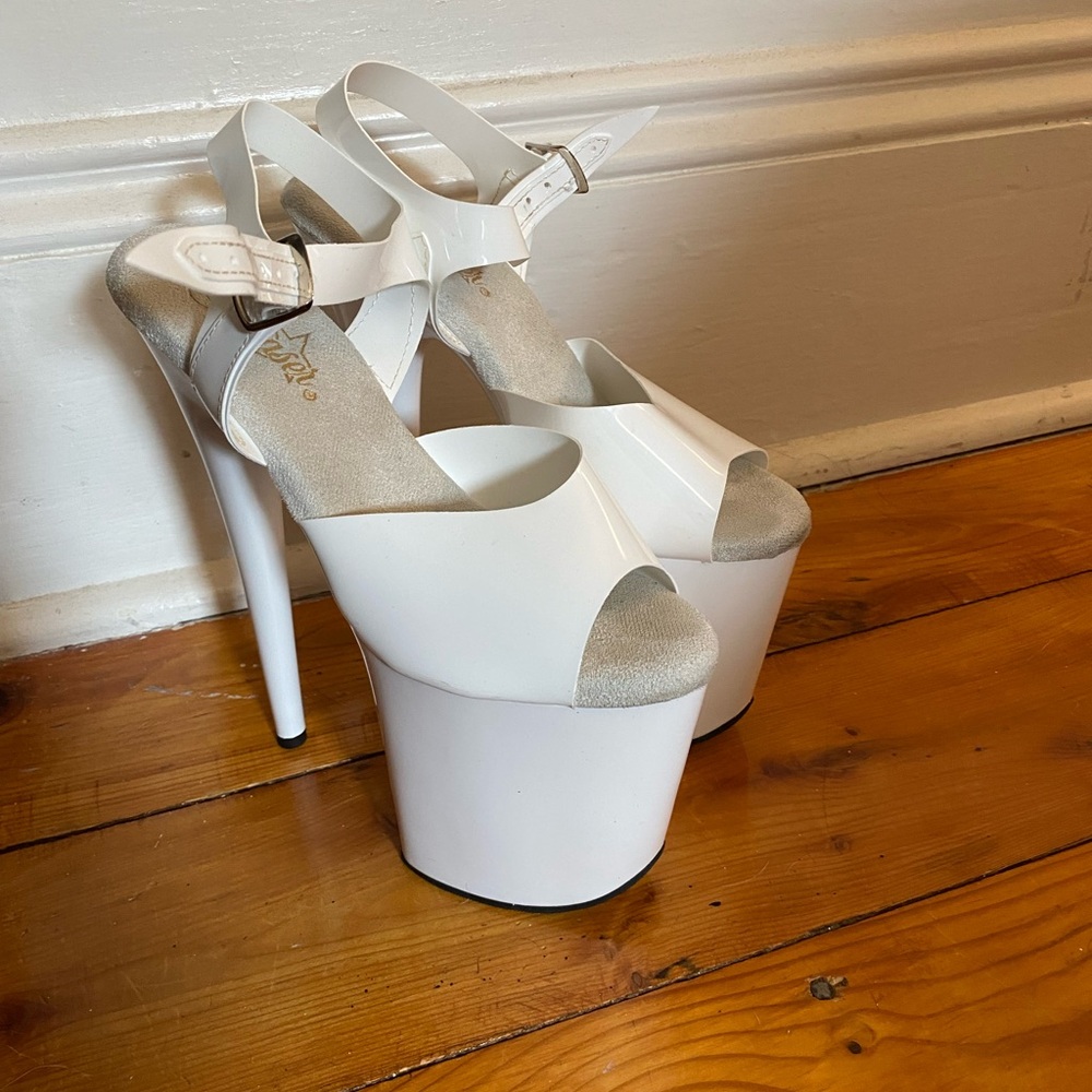 8inch White Pleaser Flamingo 808N size 8 sandals heels